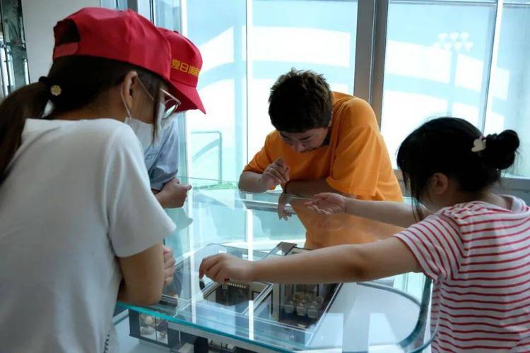 项目位于环湖大道东侧,东海大道北侧.宽厅洋房,湖景高层,心动了吗?
