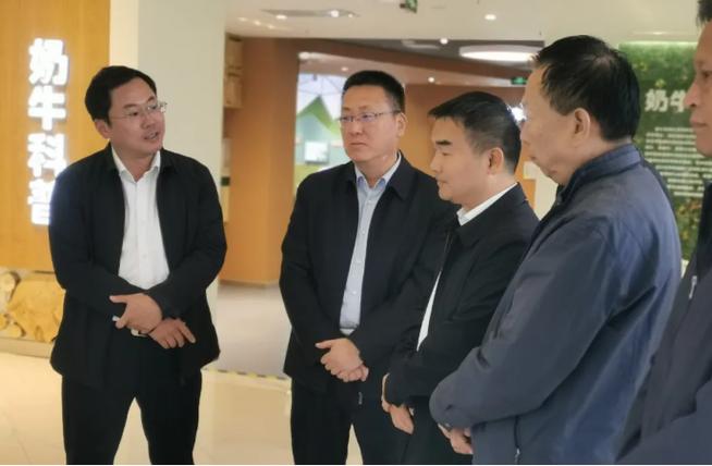 调研中,东海详细了解天润乳业齐河液态奶项目,西山农业科创园和鲁疆